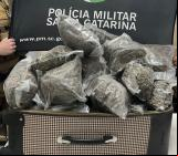 Polícia Militar apreende aproximadamente 20 quilos de maconha durante uma operação em Joaçaba