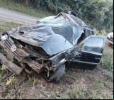 Motorista perde o controle de veículo por conta de brita na pista e capota na SC 355 em Videira